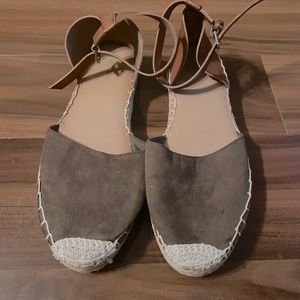 Closed toe Espadrille sandals  olive size 7